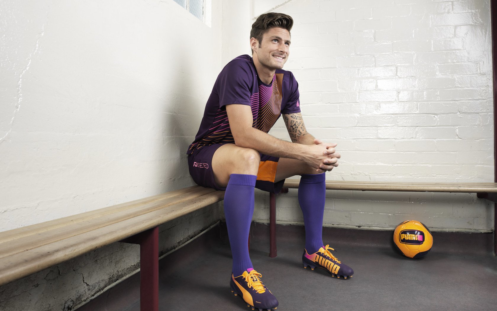 “青少年足球公益培训班在乡村地区开班，点亮希望”，青少年足球训练营招生