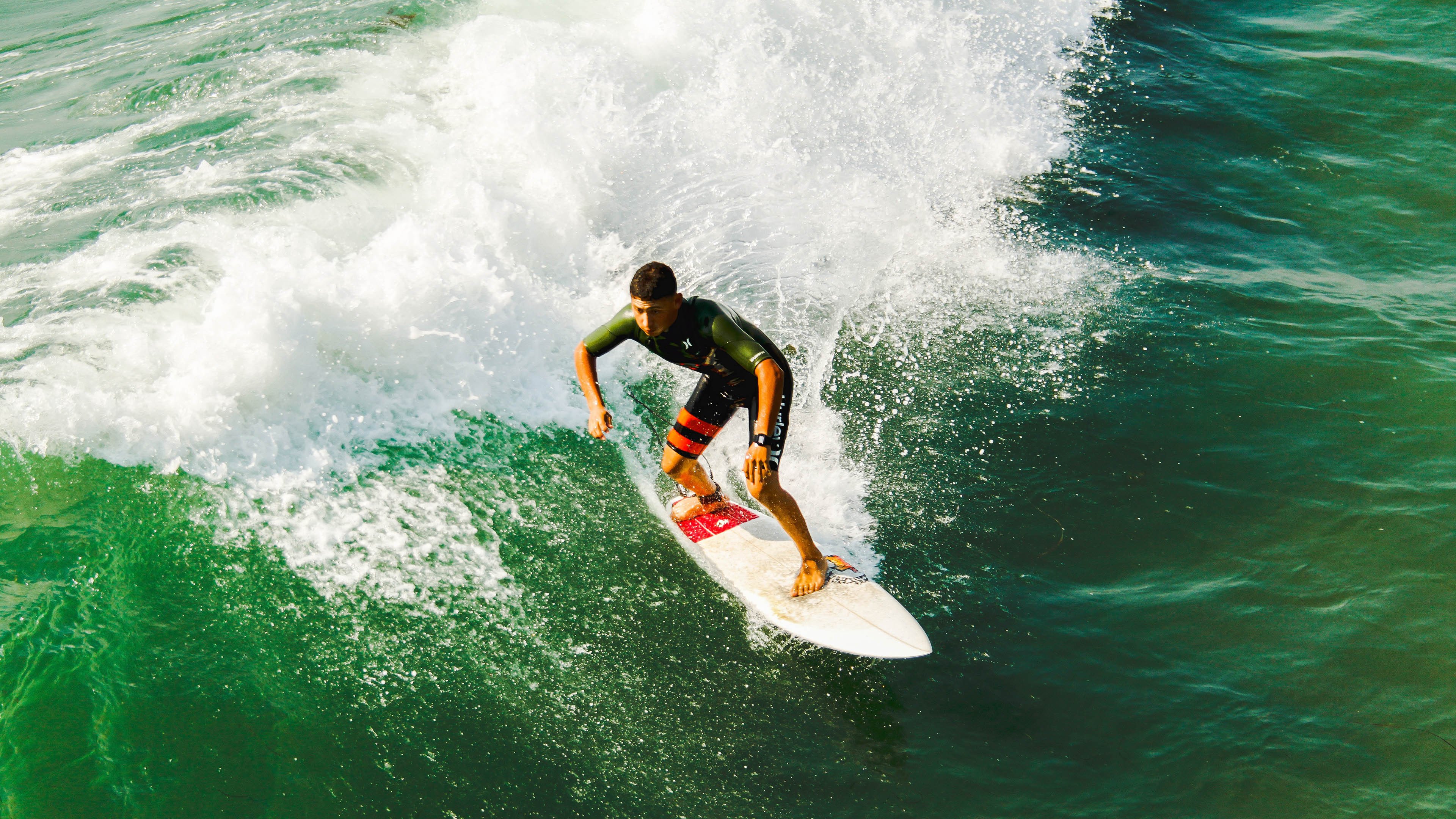 网络热议：哪些比赛成为社交平台焦点，比赛是社交吗